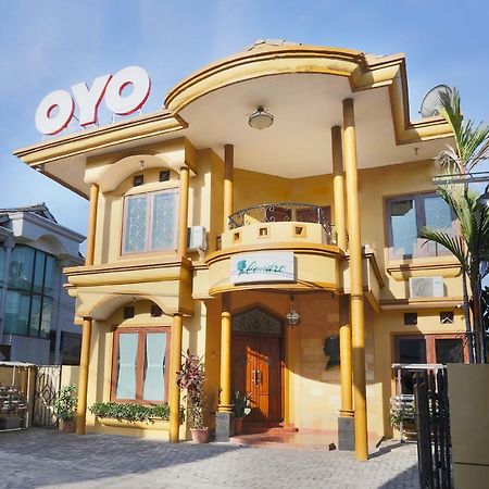 Oyo 1072 Kampung Condro Wulan Guesthouse Maguwo Esterno foto
