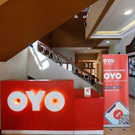 Oyo 1072 Kampung Condro Wulan Guesthouse Maguwo Esterno foto