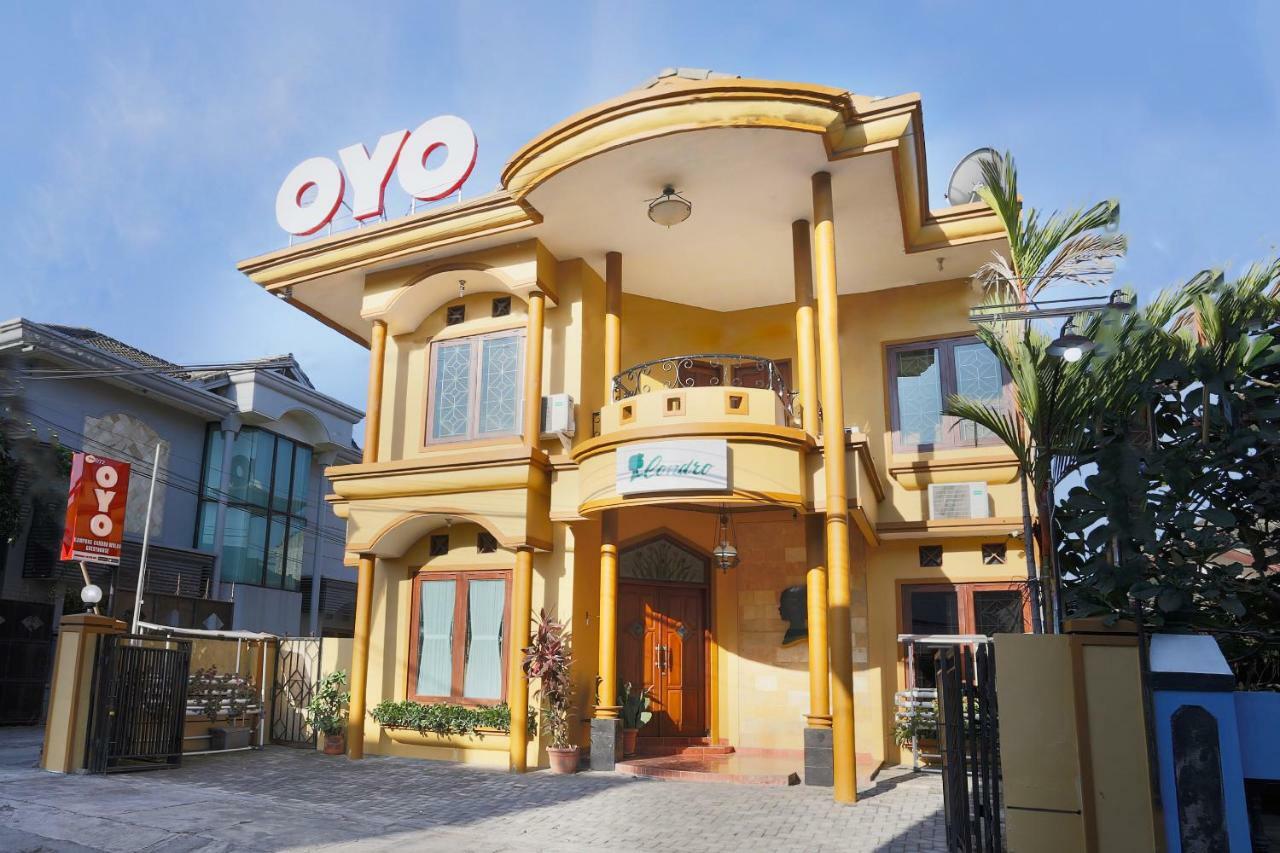 Oyo 1072 Kampung Condro Wulan Guesthouse Maguwo Esterno foto