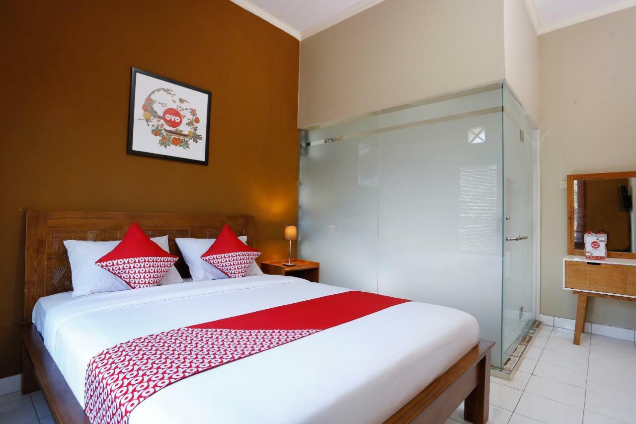 Oyo 1072 Kampung Condro Wulan Guesthouse Maguwo Esterno foto