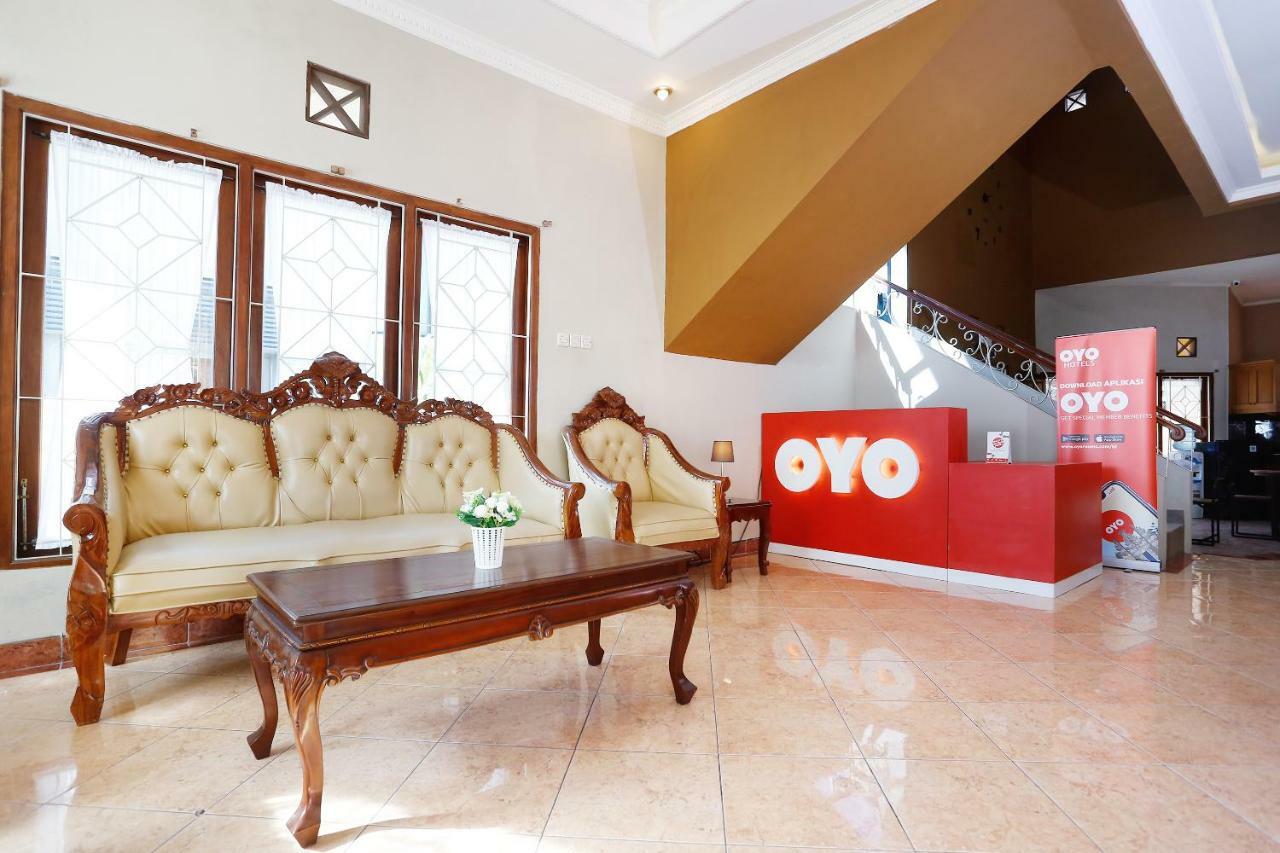 Oyo 1072 Kampung Condro Wulan Guesthouse Maguwo Esterno foto