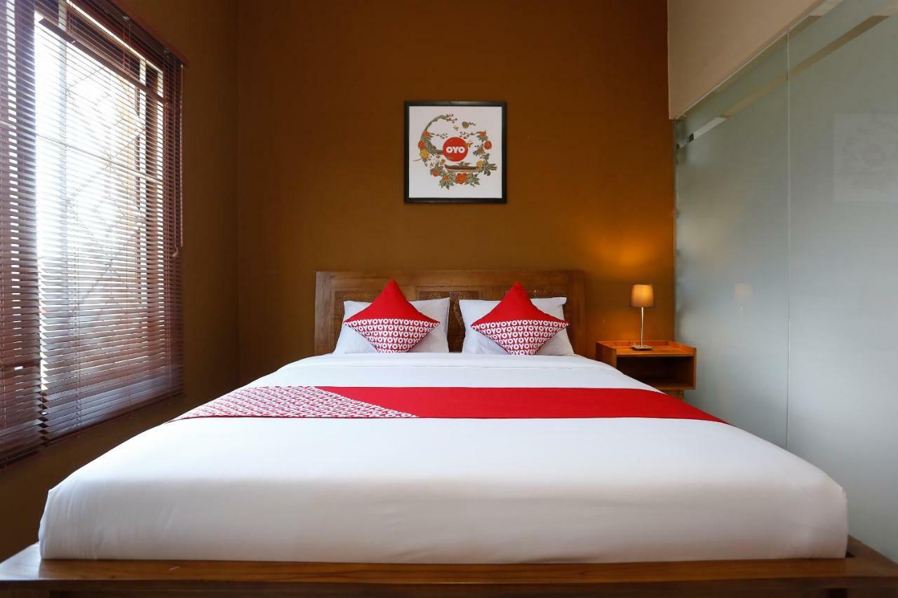 Oyo 1072 Kampung Condro Wulan Guesthouse Maguwo Esterno foto