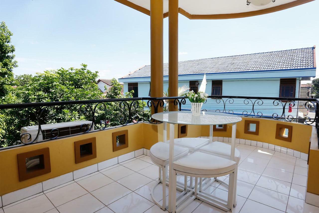 Oyo 1072 Kampung Condro Wulan Guesthouse Maguwo Esterno foto