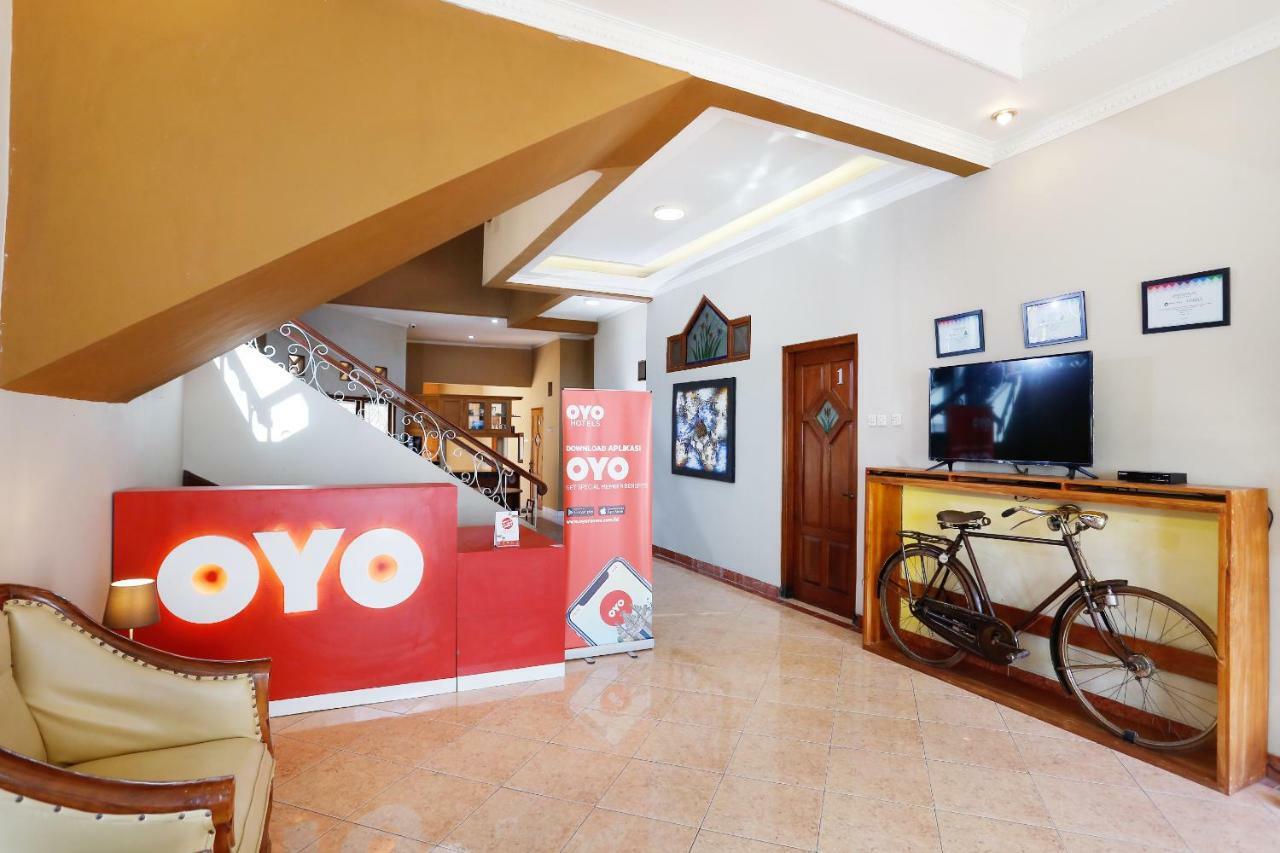 Oyo 1072 Kampung Condro Wulan Guesthouse Maguwo Esterno foto