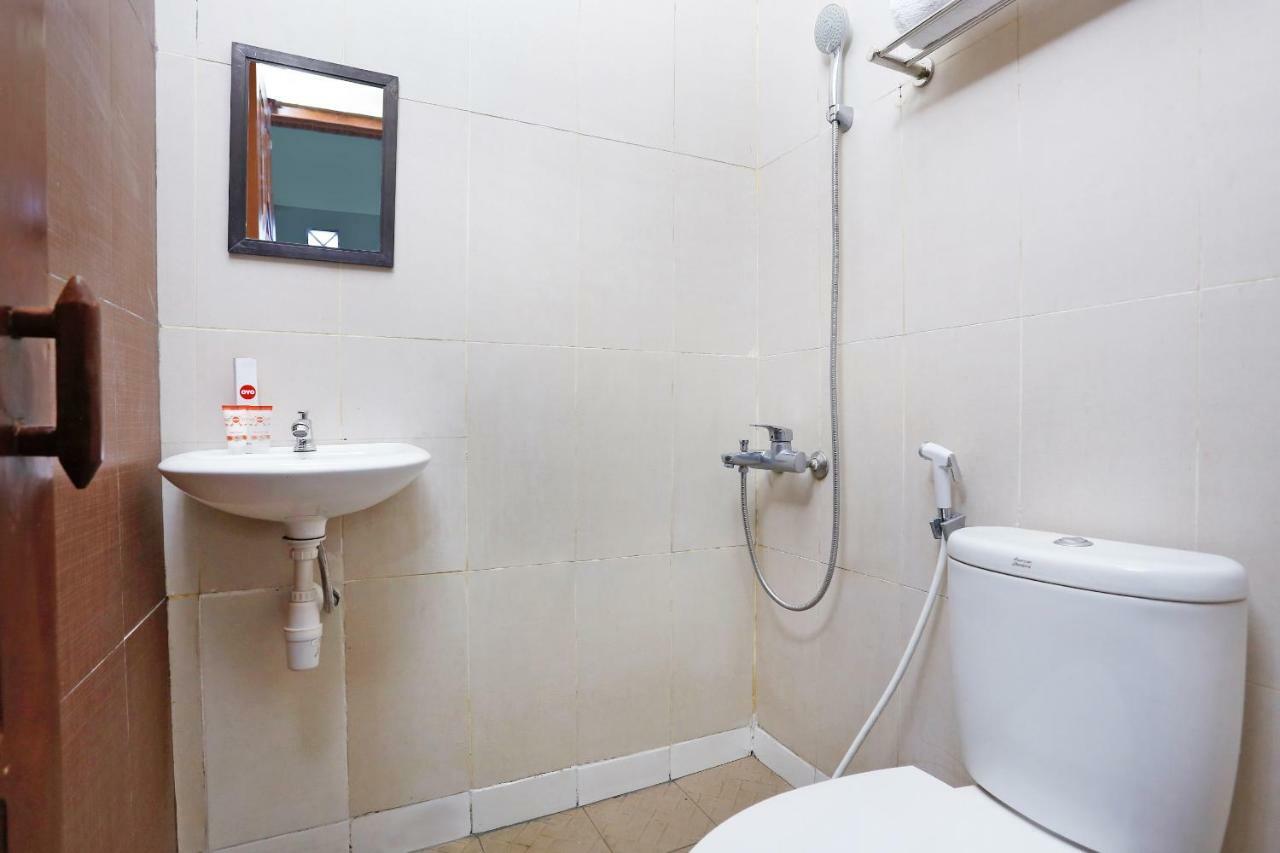 Oyo 1072 Kampung Condro Wulan Guesthouse Maguwo Esterno foto