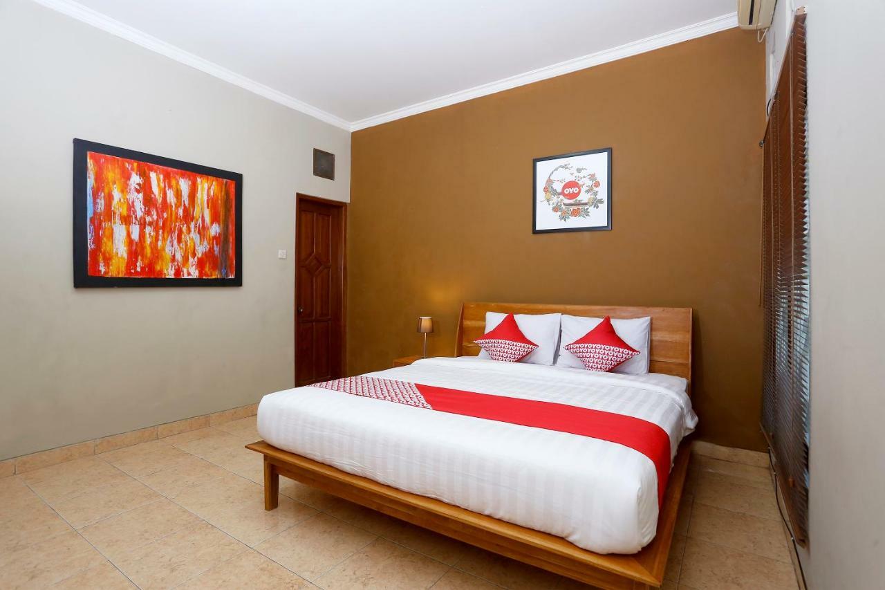 Oyo 1072 Kampung Condro Wulan Guesthouse Maguwo Esterno foto