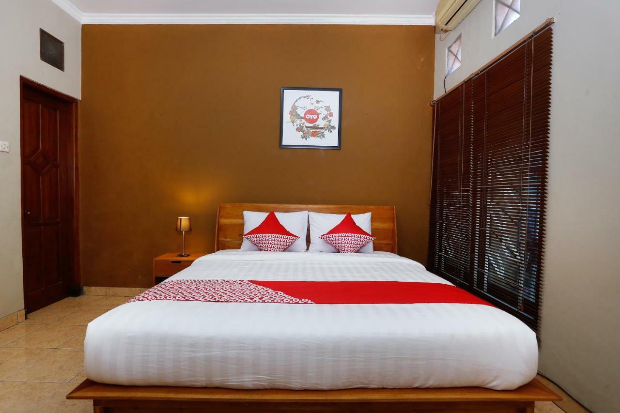 Oyo 1072 Kampung Condro Wulan Guesthouse Maguwo Esterno foto