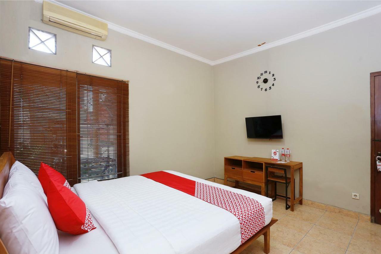 Oyo 1072 Kampung Condro Wulan Guesthouse Maguwo Esterno foto